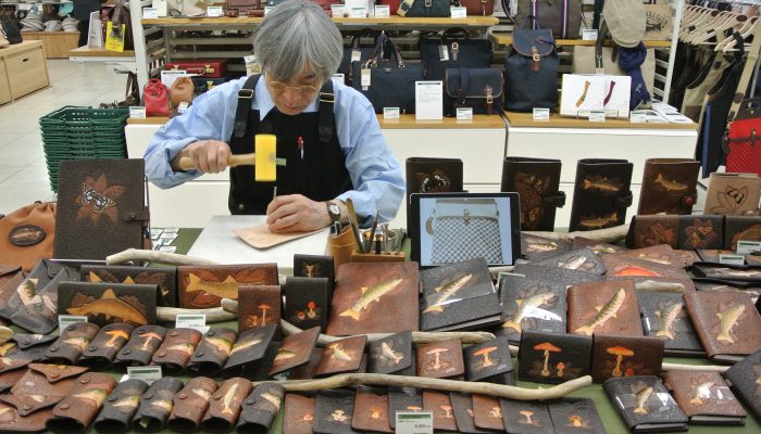 東急ハンズ名古屋店にて…