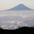 雲海上の富士山