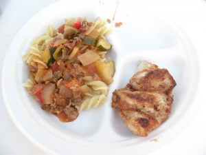 パスタと鶏肉料理