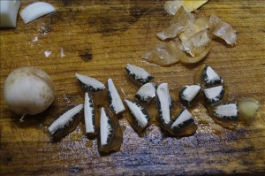 スッポンタケの幼菌を長女が料理